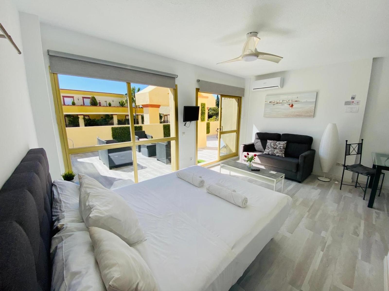 Romana Playa 323 Apartment By Ghr Rentals Marbella Eksteriør bilde